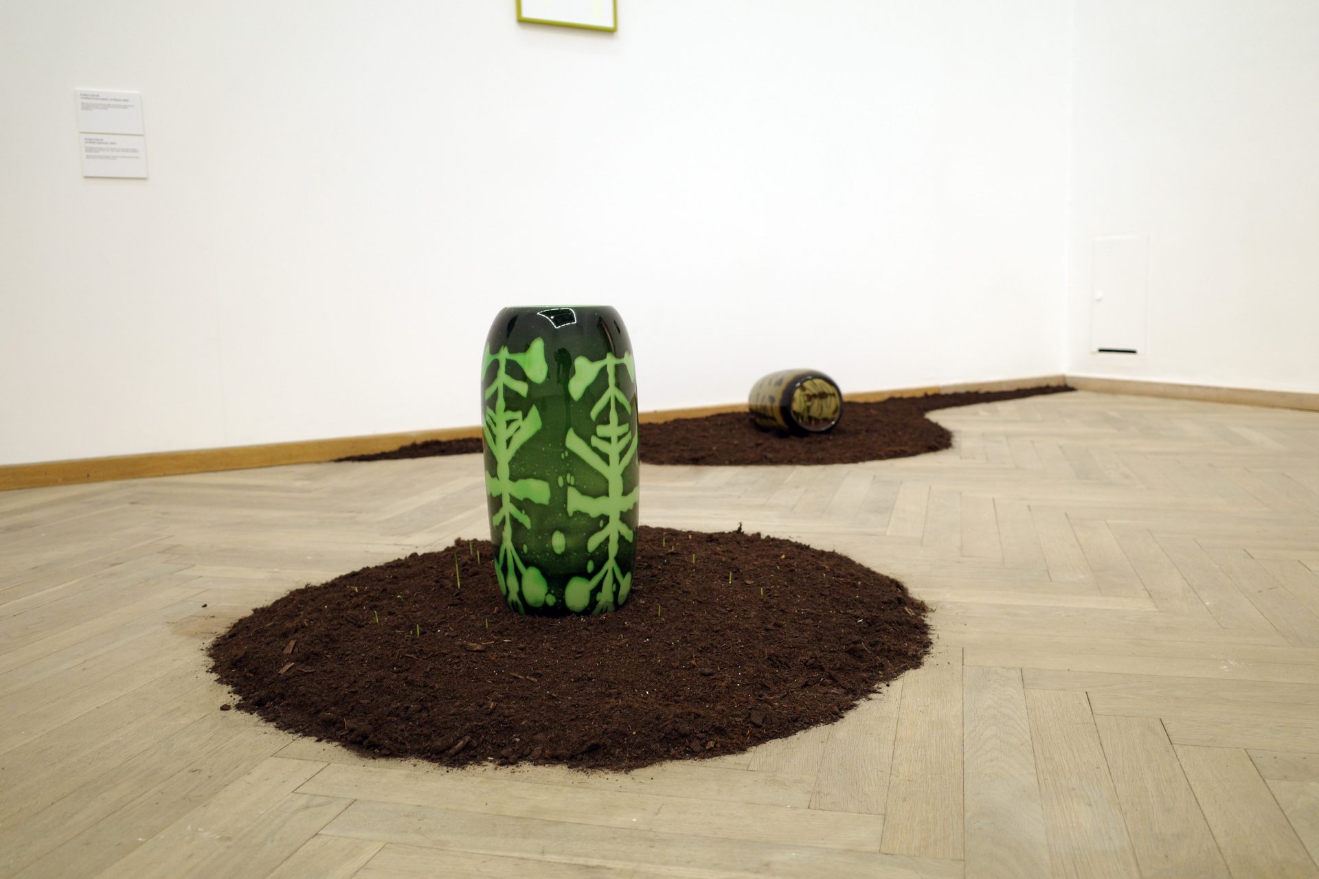 Anders Aarvik, untitled (capsule), 2022, graal glass, soil, wheat seeds, 30x50cm. Photo: Anders Aarvik